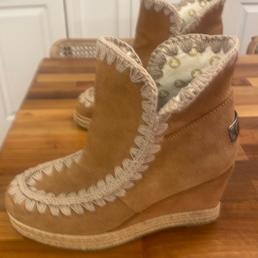 Mou boots. Worn once and only indoor. Unique! Very difficult to find!!
